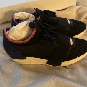 Authentic women’s Balenciaga sneakers.